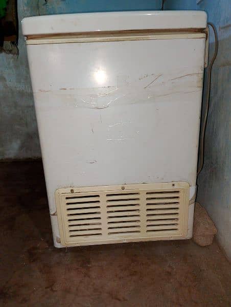 I am selling my d freezer brand new condition first hand use 3