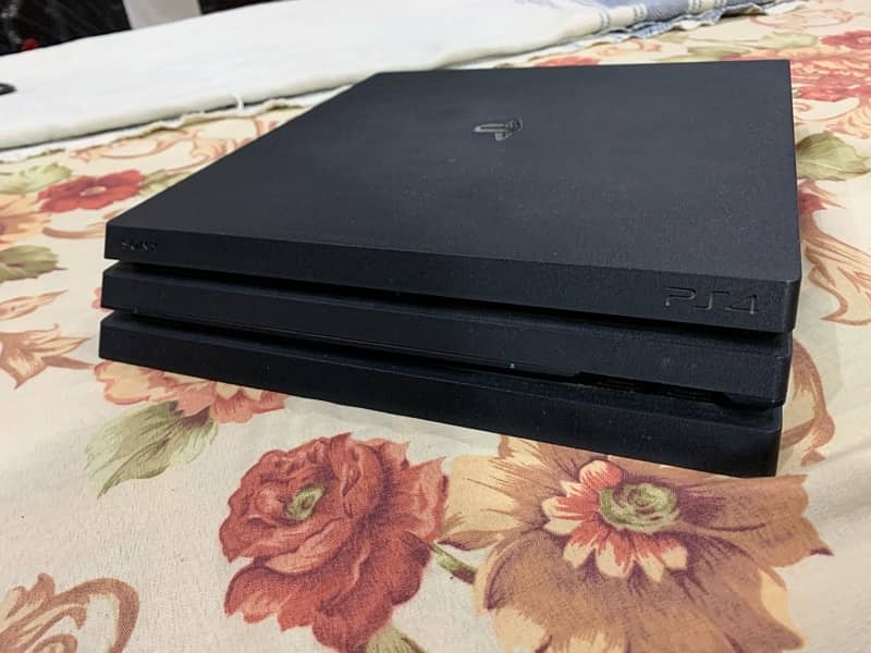 PS4 pro 1tb with GAMES 6