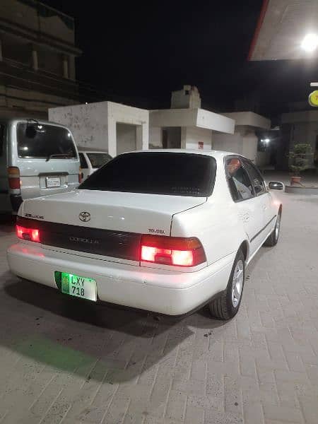 Toyota Corolla XE 2000 11