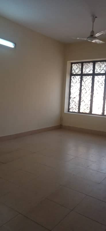 10Marla House in the cluster of educated families in faisal town for sale 3