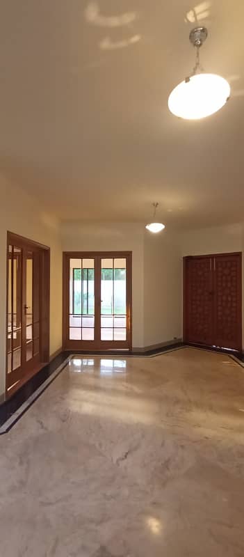 A Spacious Wasif Designed Villa For Rent 21