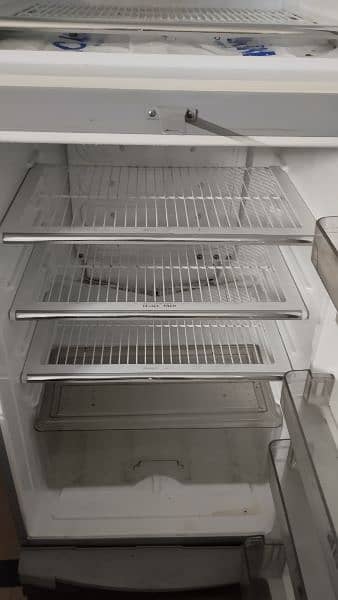 dawlance fridge in good condition 2
