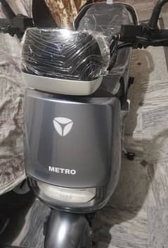 Metro E8s Pro E8S PRO once fully charged can last for up to 125 KM.
