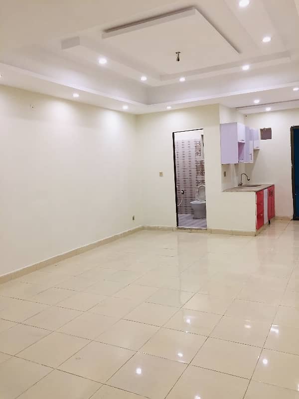 Office In Johar Town Sized 350 Square Feet Is Available 3