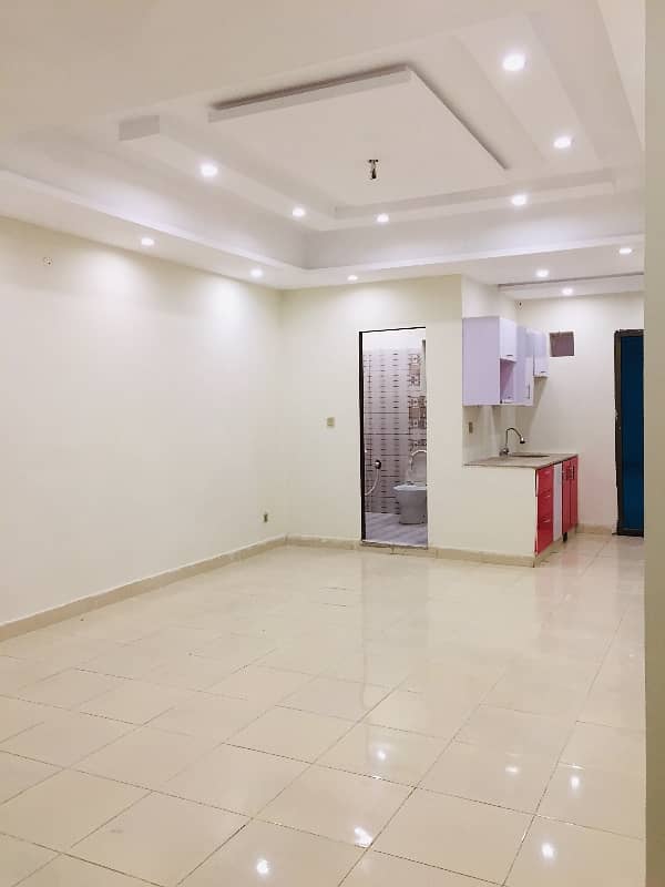 Office In Johar Town Sized 350 Square Feet Is Available 4