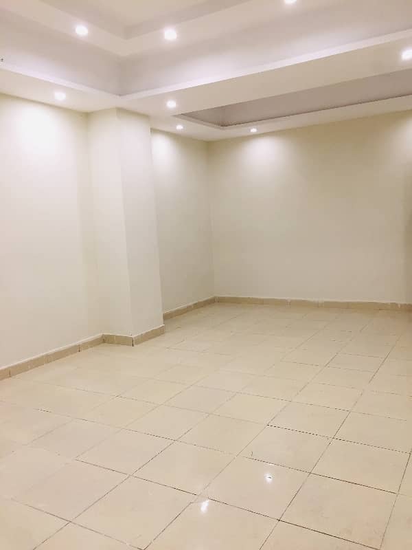 Office In Johar Town Sized 350 Square Feet Is Available 6