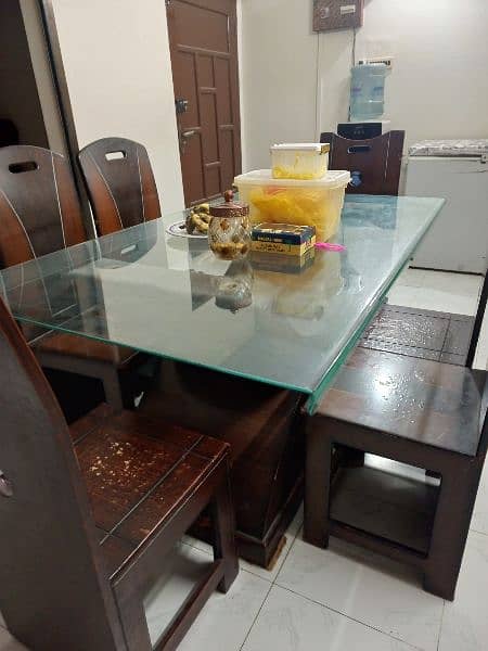 DINNING TABLE FOR SALE ALMOST NEW 0