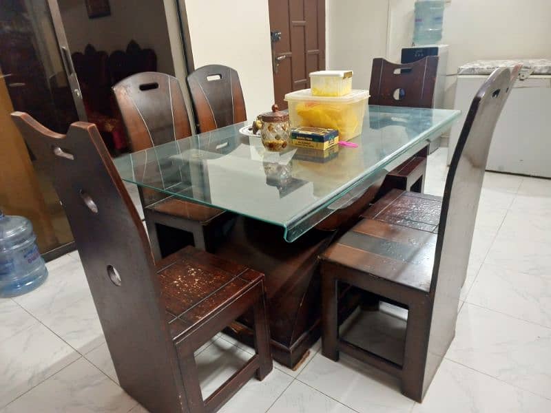 DINNING TABLE FOR SALE ALMOST NEW 2