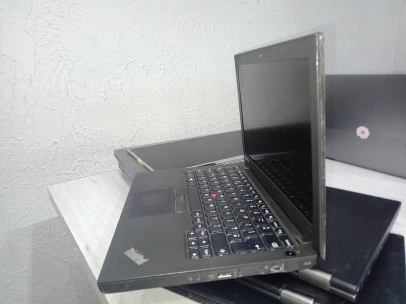 LENOVO X250 Laptop 1
