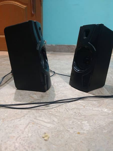 Hotmai Speakers good condition 1