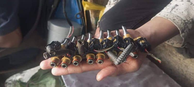 Toyota Corolla land cruiser fuel injector 7