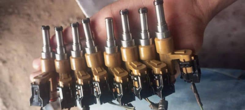 Toyota Corolla land cruiser fuel injector 8