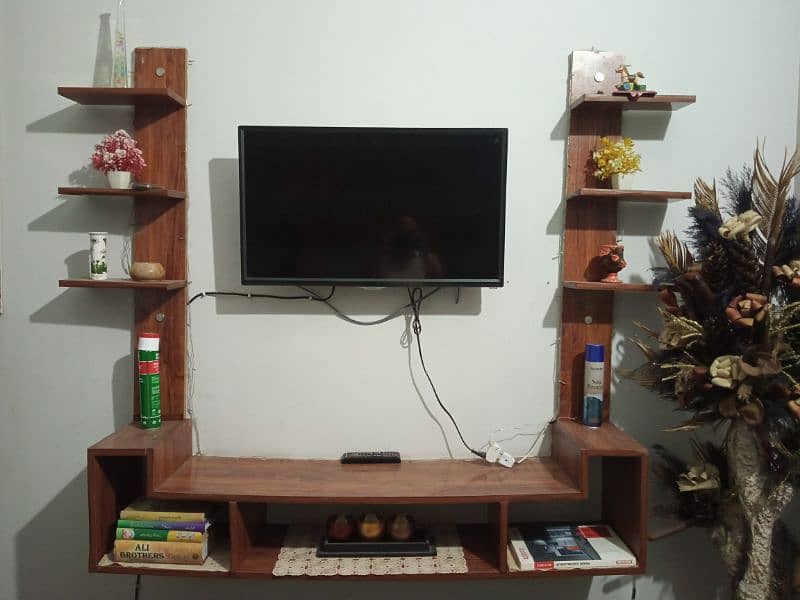TV shelf 0