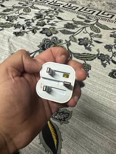 iphone 14pro max charger available in good condition