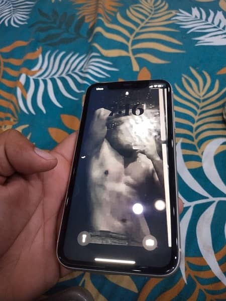 iphone 11 128/Gb Non PTA With box and charger 8