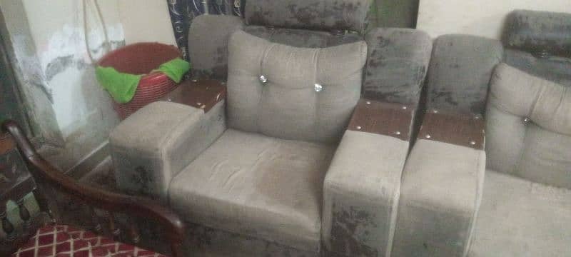 Sofa set 3 seater 2 seater and 1 seater in used condition 2