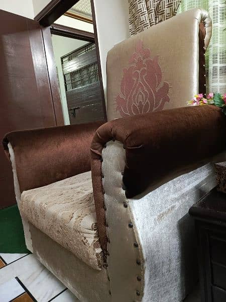 Sofa Set In Clean Condition Home used 2