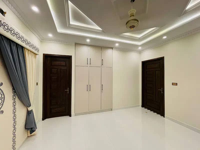 10 Marla Lower Portion For Rent In Hussain Block Bahria Town Lahore 5
