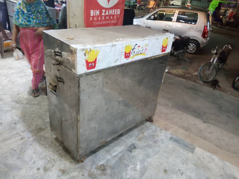 Steel fries & zinger counter for sale with 2 fryer cylinder 4