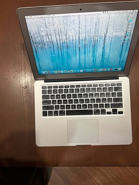 Macbook Air 2017 - With original box and charger - 8/128 4