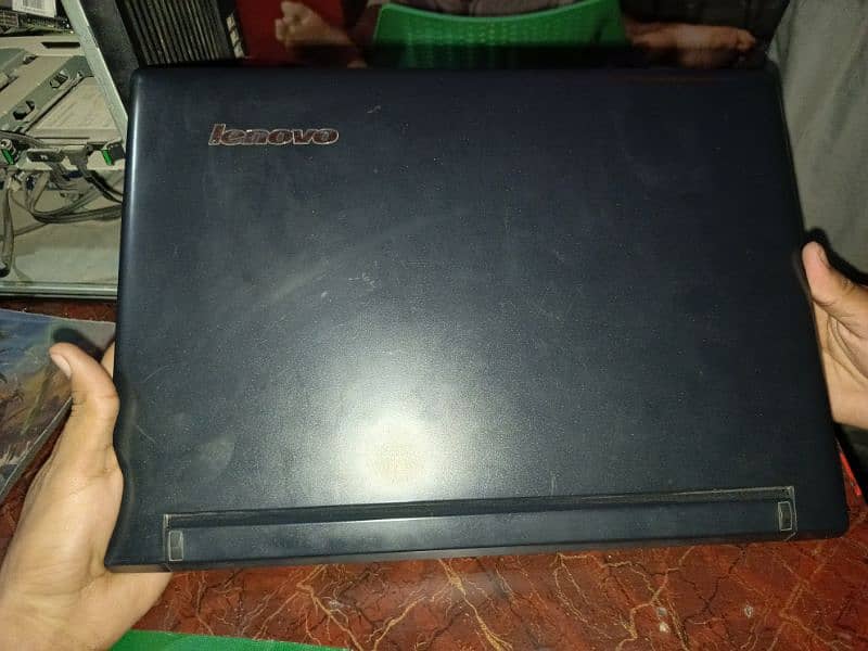 Lenovo laptop cor i 3 4