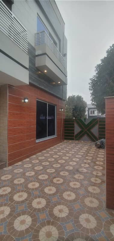10 Marla Brand New House For Sale In Bahria Orchard (original Pics) Gas Available 17