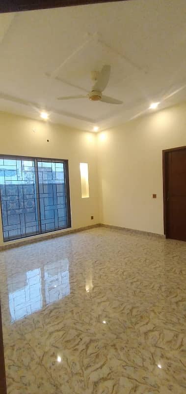 10 Marla Brand New House For Sale In Bahria Orchard (original Pics) Gas Available 6