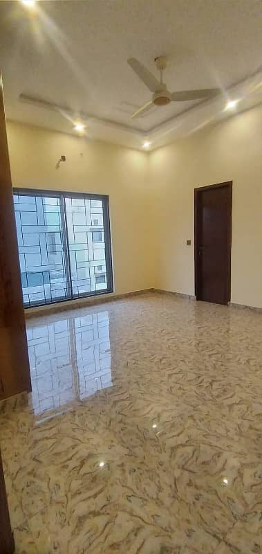 10 Marla Brand New House For Sale In Bahria Orchard (original Pics) Gas Available 7