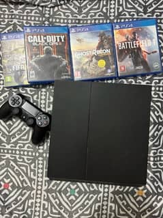 PS4 512GB, with 2 controllers, 4 games
