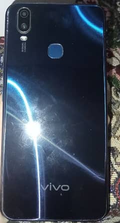 10/10 condition only 4 or 5 month to use phone  vivo y11 with box
