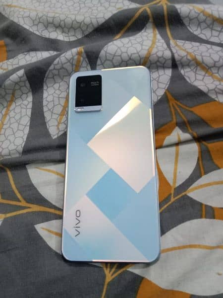 Vivo y21 model 4/64 hai number 03214975438 0