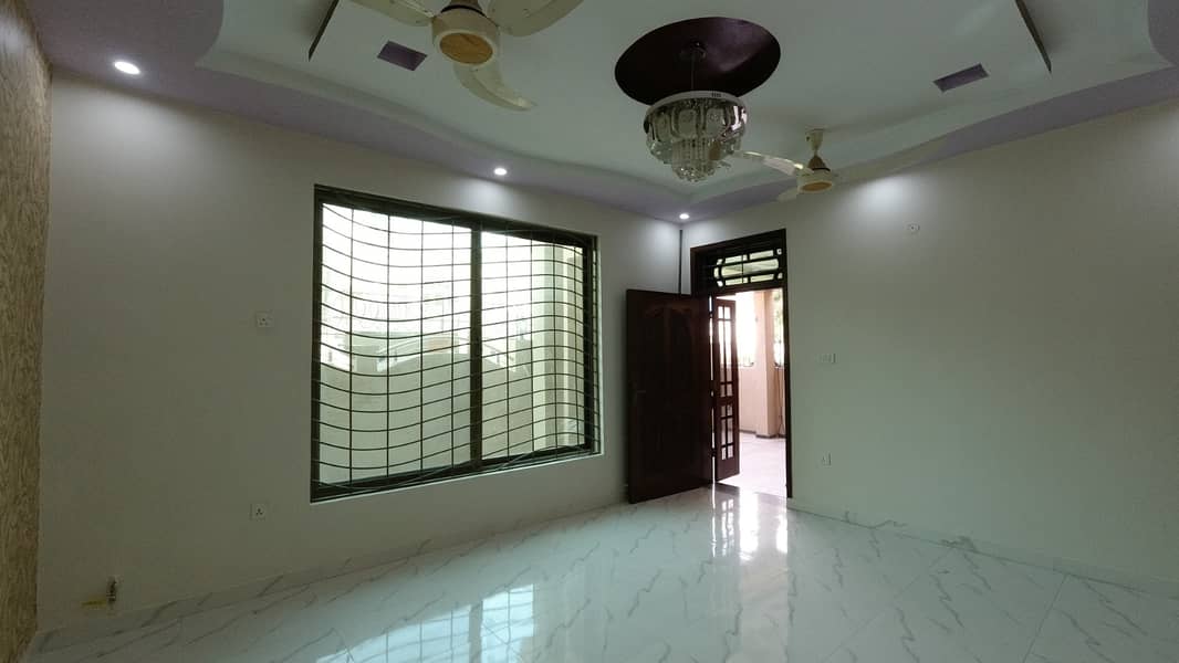 Stunning 10 Marla House In Gulshan Abad Available 1