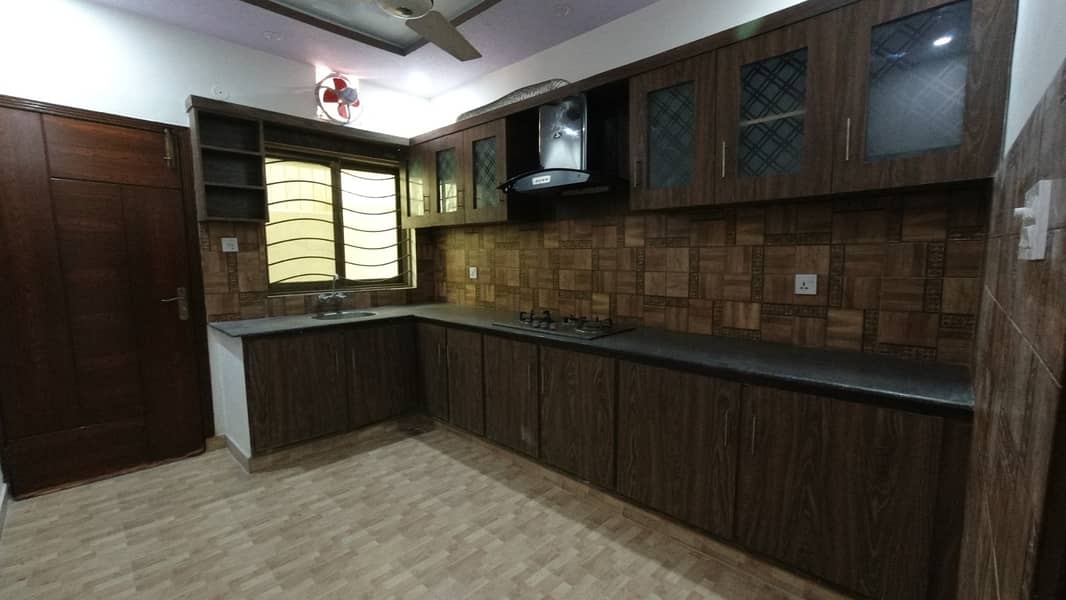 Stunning 10 Marla House In Gulshan Abad Available 6