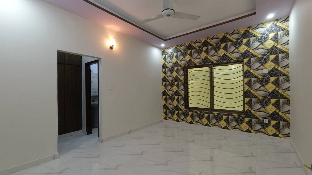 Stunning 10 Marla House In Gulshan Abad Available 7