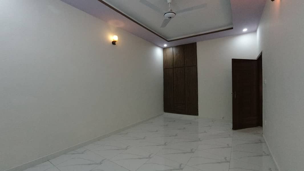 Stunning 10 Marla House In Gulshan Abad Available 11
