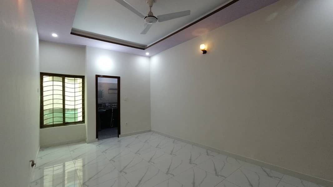 Stunning 10 Marla House In Gulshan Abad Available 13