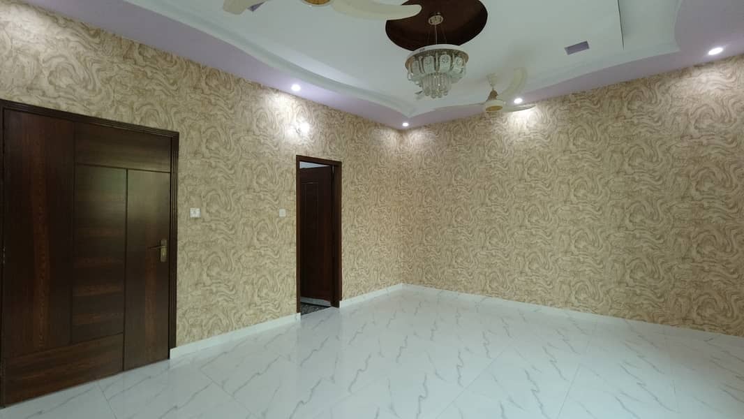 Stunning 10 Marla House In Gulshan Abad Available 19