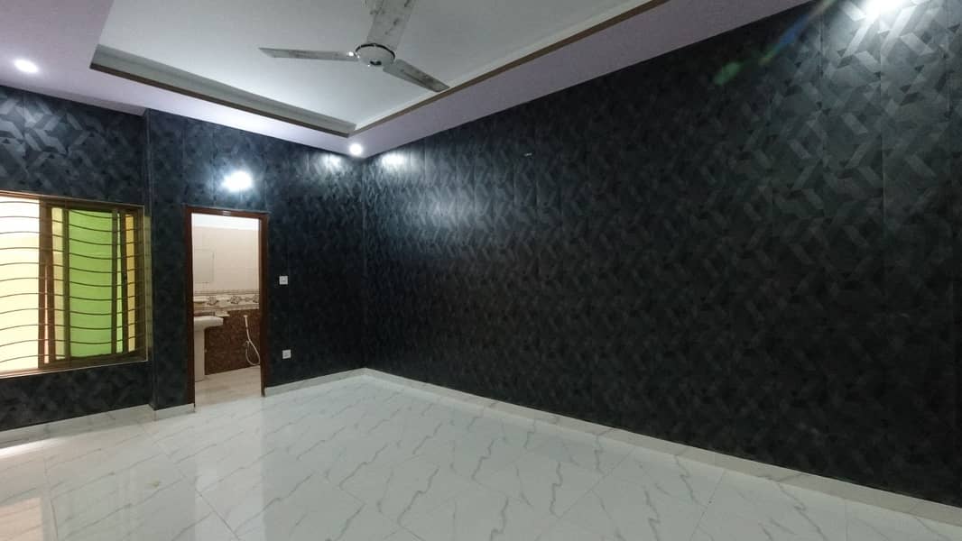 Stunning 10 Marla House In Gulshan Abad Available 20