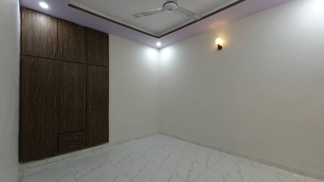 Stunning 10 Marla House In Gulshan Abad Available 24