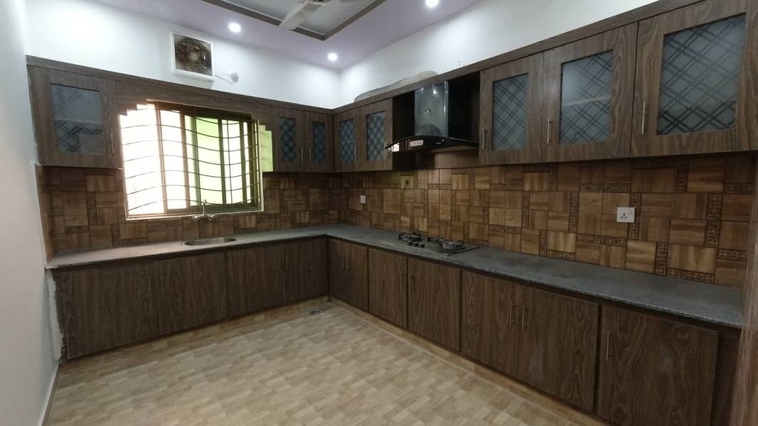 Stunning 10 Marla House In Gulshan Abad Available 25