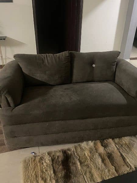 6 seater sofa for sale in good condition 5