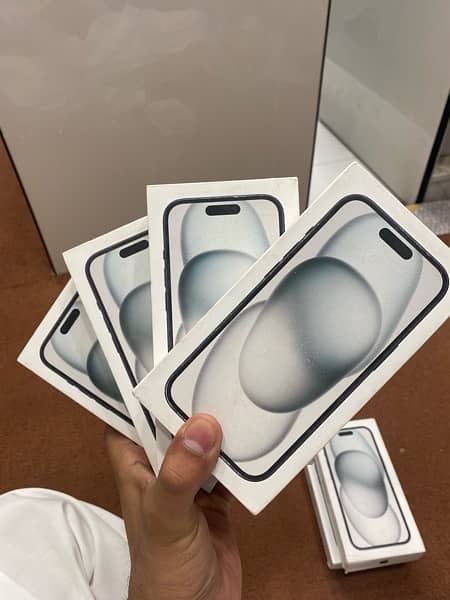 iphone 15 C/A version  brand new box pack non active  (128)gb 4 0
