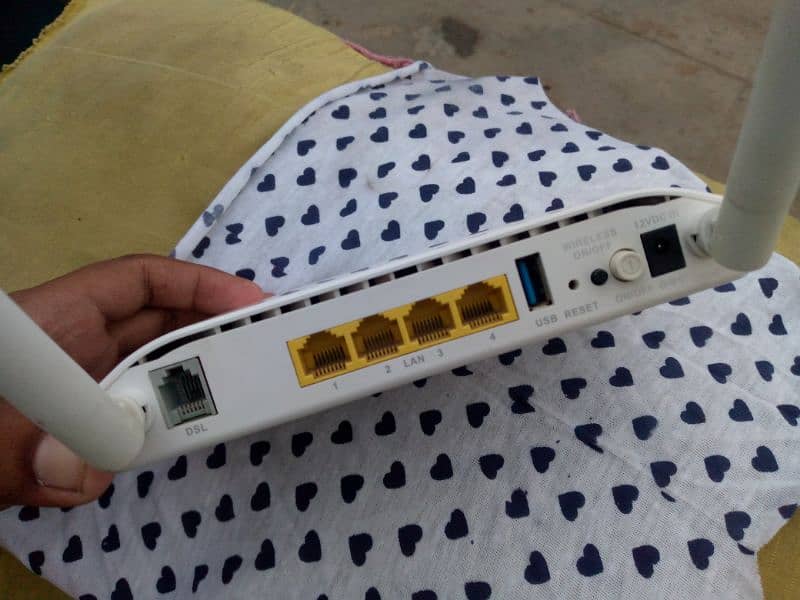 PTCL Router D-Link G-225 Used Condition in best 1