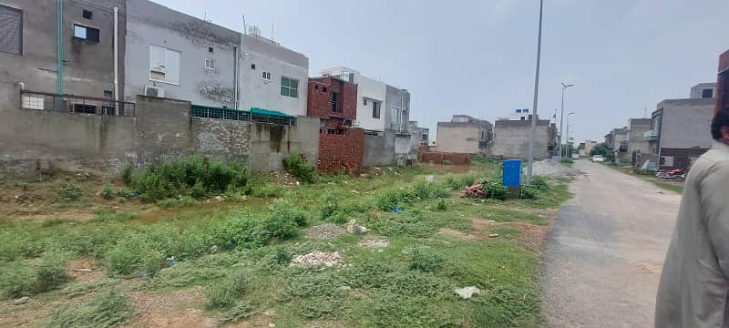 Ready To Build 10 Marla Plot For Sale Facing 1 Kanal In Imperial 2 Block Paragon City Lahore 0