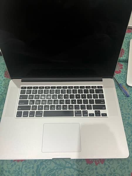 Macbook pro 2015 15 inch 1
