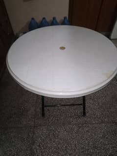 round plastic table white
