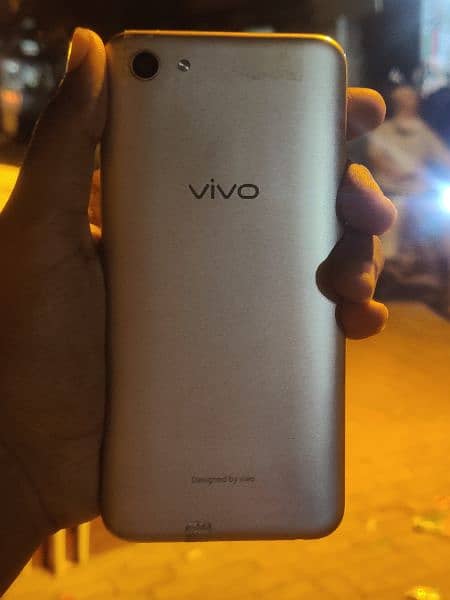 ViVo  V5s 1