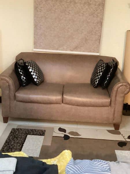 brown leathers sofa very good condition 0