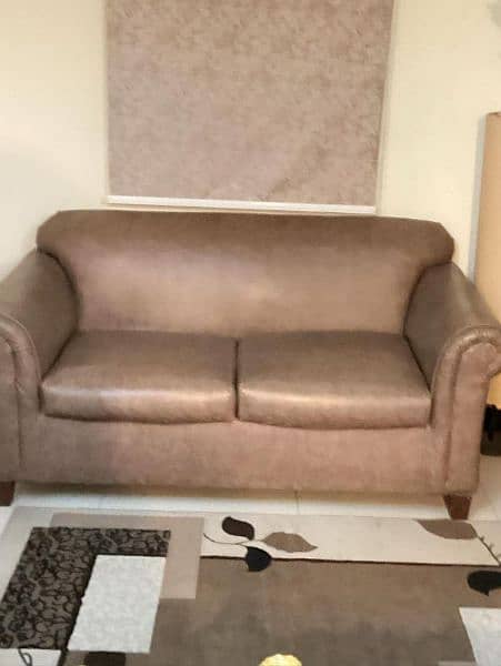 brown leathers sofa very good condition 1