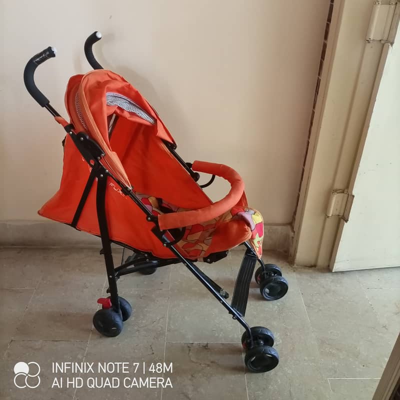 Baby pram for sale in perfect condition, easily foldable ,age 0 till 4 2